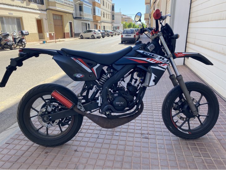 Se vende moto Rieju 49 c.c. MRT 50 2