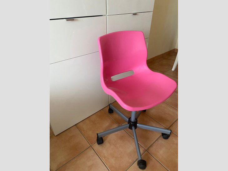 Silla rosa giratoria de escritorio con ruedas 1