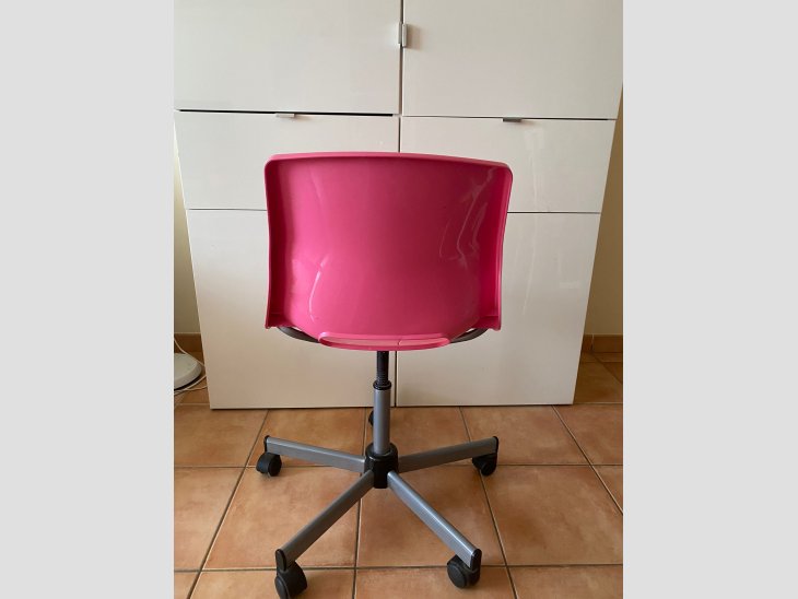 Silla rosa giratoria de escritorio con ruedas 2