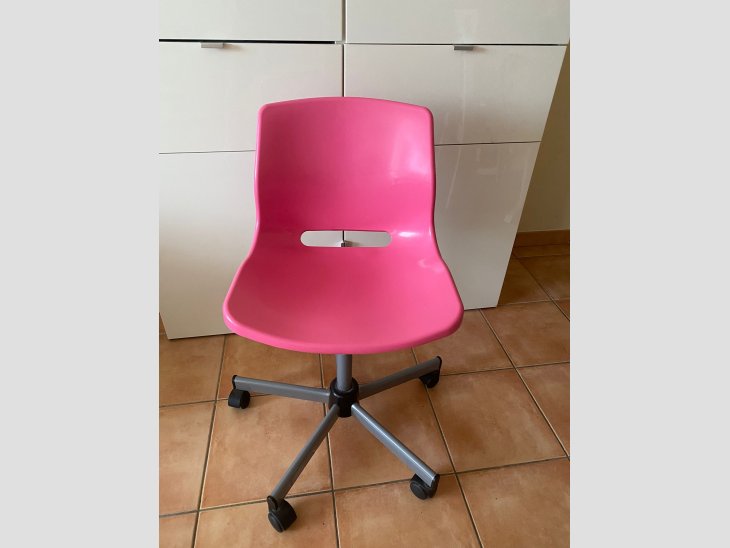 Silla rosa giratoria de escritorio con ruedas 3