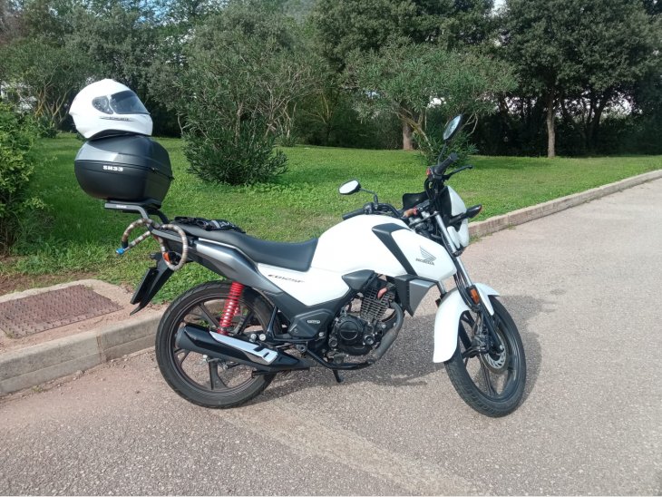 Moto Honda cb 125cc de 2022 2