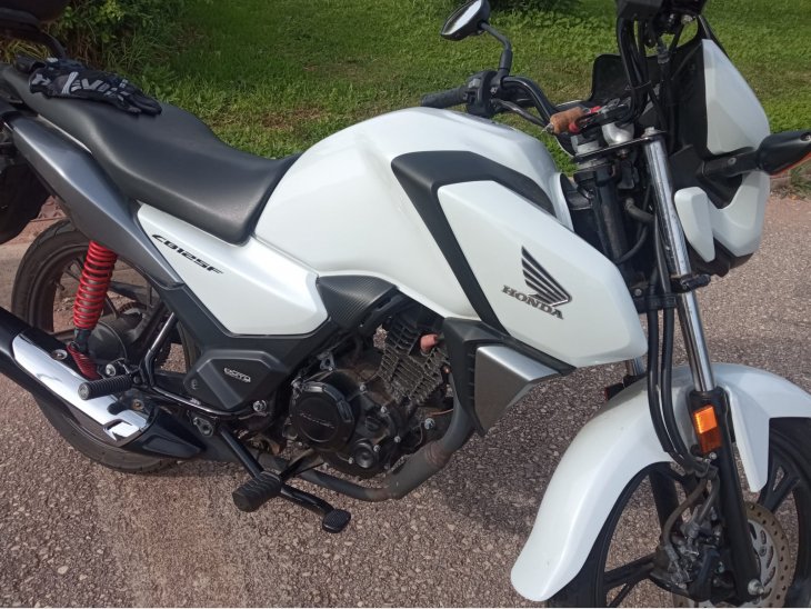 Moto Honda cb 125cc de 2022 4