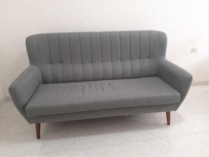 Sofa gris  de tela 