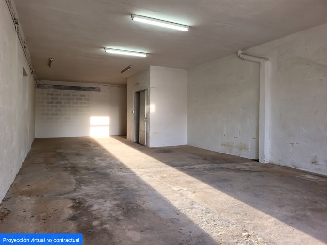 Cotxeria a la venda al carrer Valencia